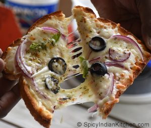 Read more about the article Bread Pizza | Homemade Pizza | Easy pizza | How to make bread pizza